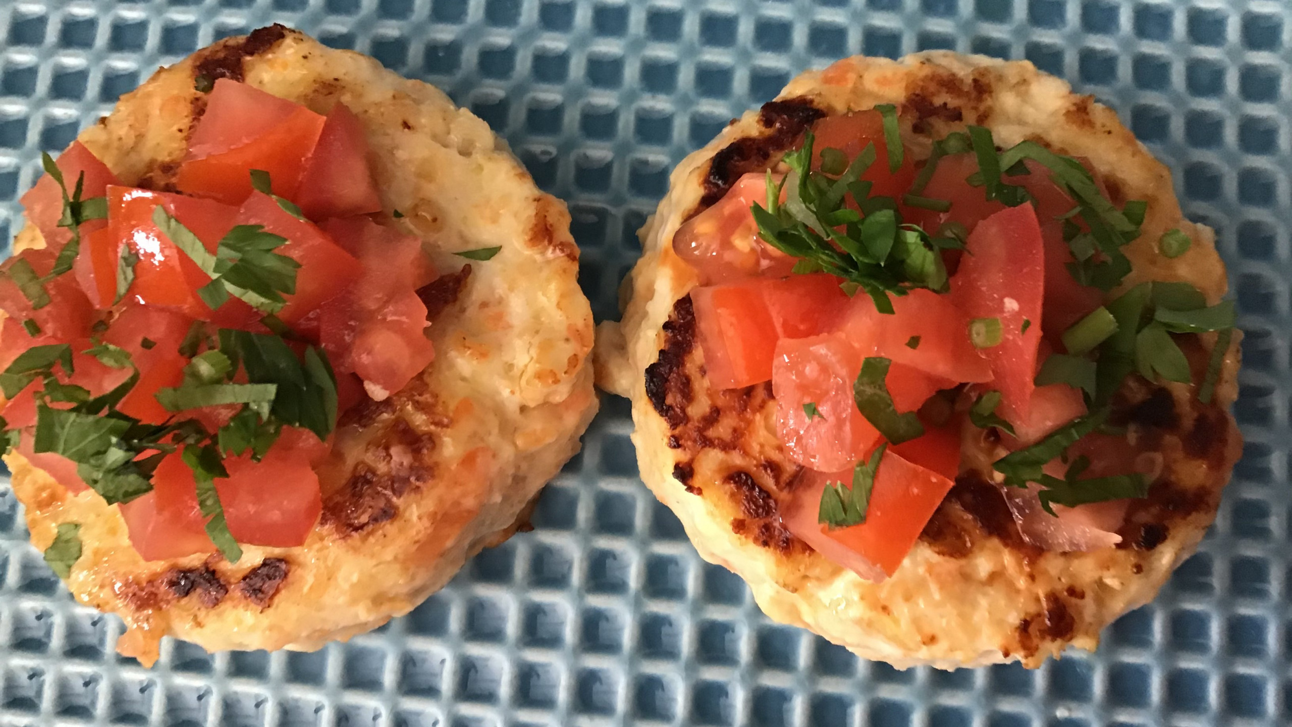 Hamburguinho de frango, cenoura e aveia