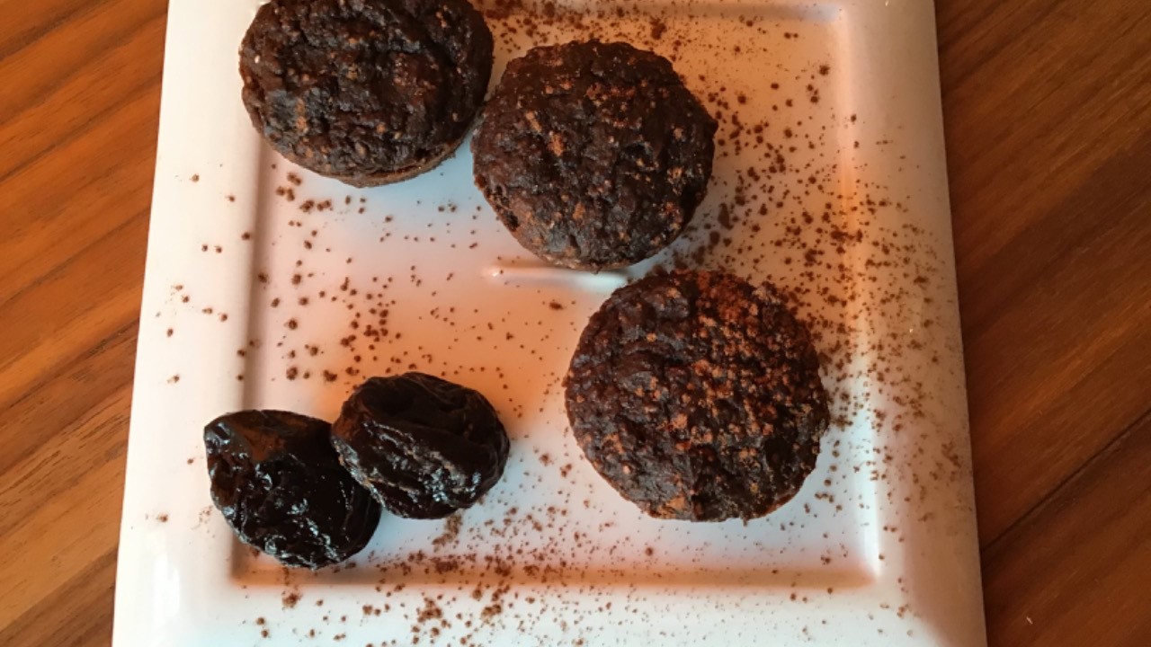 Mini fofura de batata roxa, ameixa e amêndoas