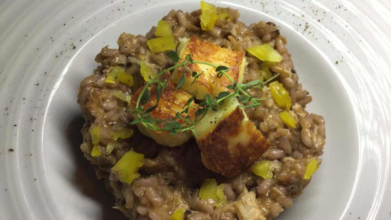 Risoto de lombo ao vinho tinto e queijo coalho