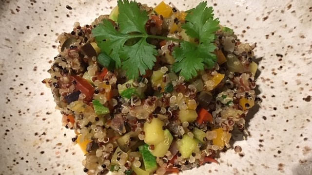 Quinoa tres cores com ratatouille
