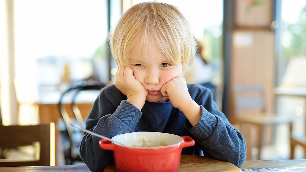 Faça sua criança experimentar alimentos e ter uma alimentação variada